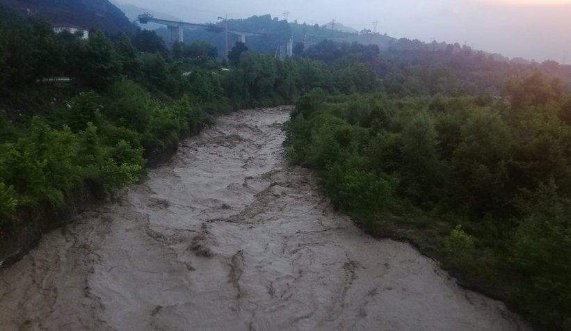 Beldibi'nde köprüde çökme oluştu
