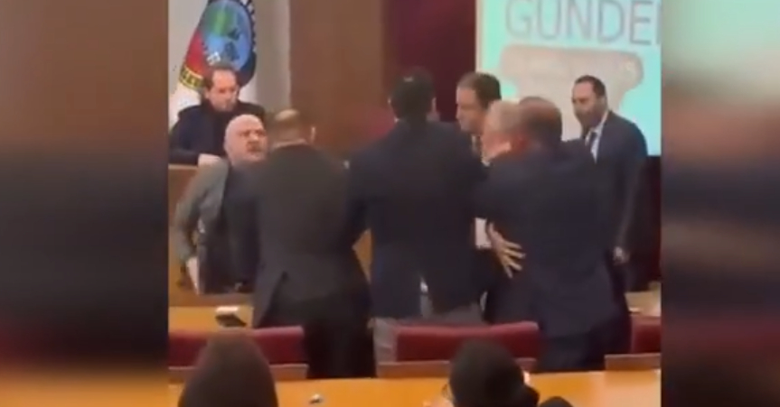 belediye-meclisinde-arbede-ciktiwg5beuxkdz