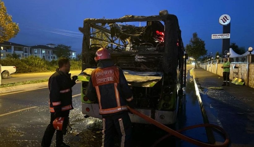 Belediye otobüsü alev alev yandı
