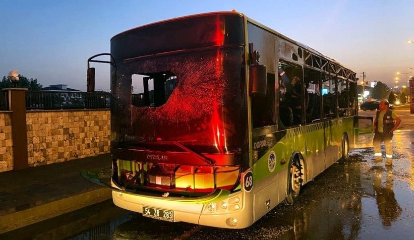 Belediye otobüsü alev alev yandı