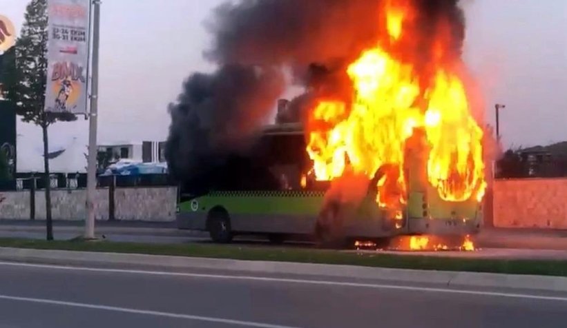 Belediye otobüsü alev alev yandı