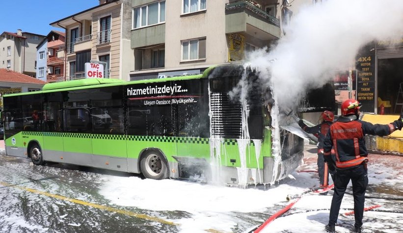 Belediye otobüsü alev alev yandı