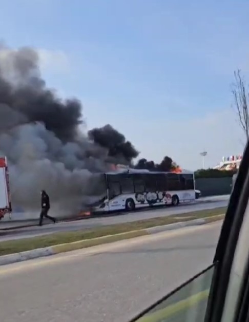 Belediye otobüsü alevlere teslim oldu
