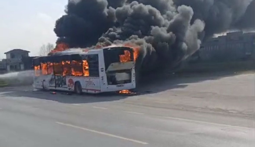 Belediye otobüsü alevlere teslim oldu