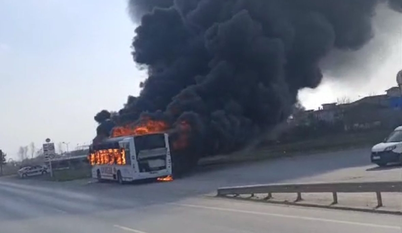 Belediye otobüsü alevlere teslim oldu