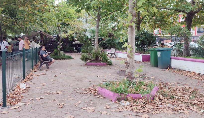 Belediye yürüyüş bandını çitle çevirdi, vatandaş isyan etti