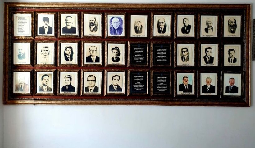 Belediyeden darbeci başkanların fotoğrafları kaldırıldı