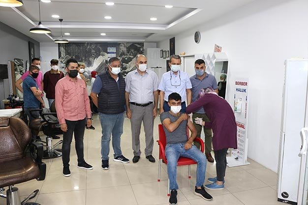 Berber esnafı aşılandı
