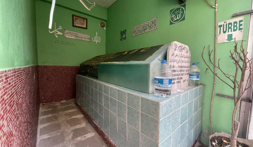 Betonlar arasında kalan sır türbe