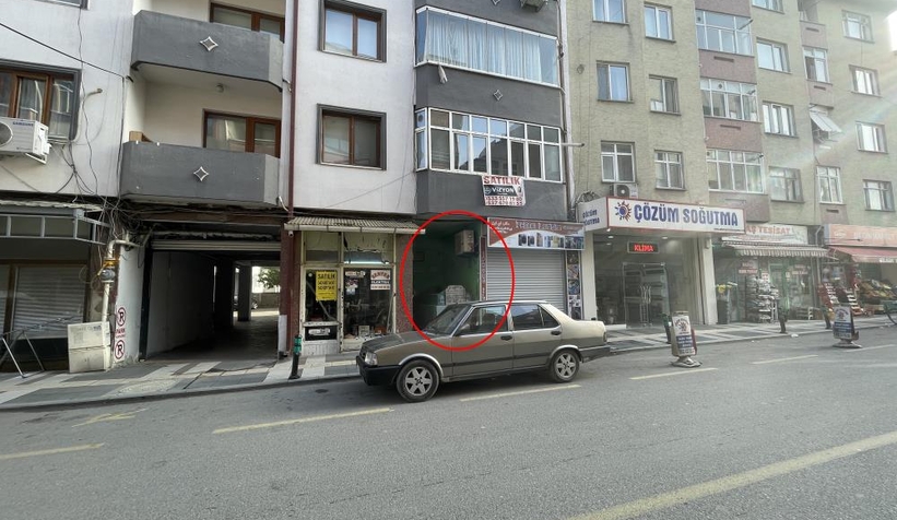 Betonlar arasında kalan sır türbe