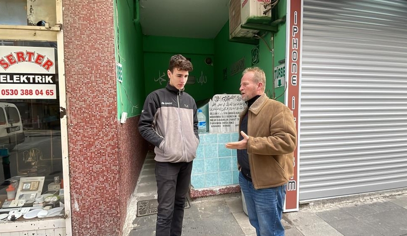 Betonlar arasında kalan sır türbe