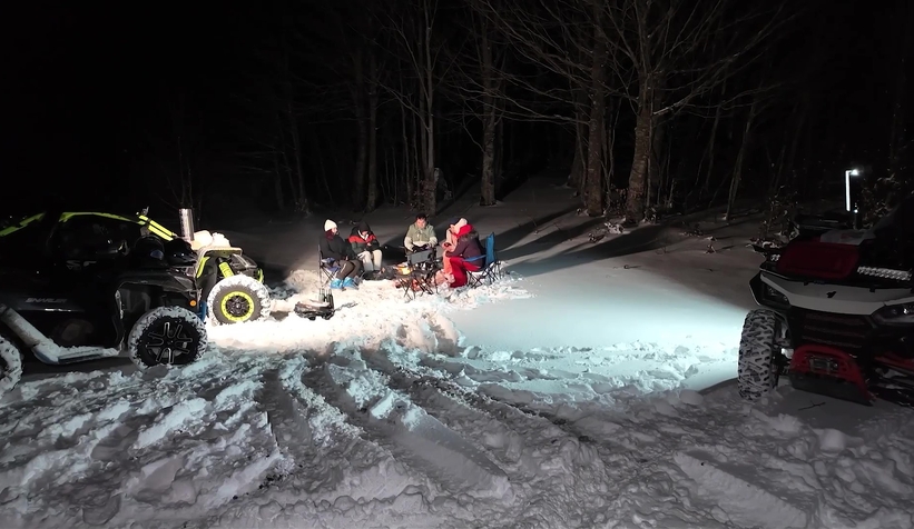 Beyaz örtünün keyfini ATV'lerle çıkardılar