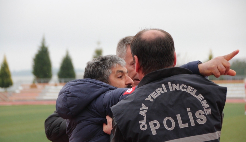 Bilecik ve Sakarya ekibinin maçında saha karıştı