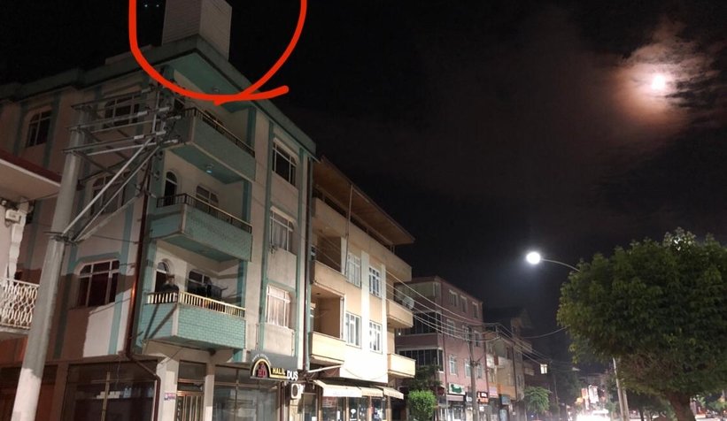 Binanın çatısına gece baz istasyonu kondurdular