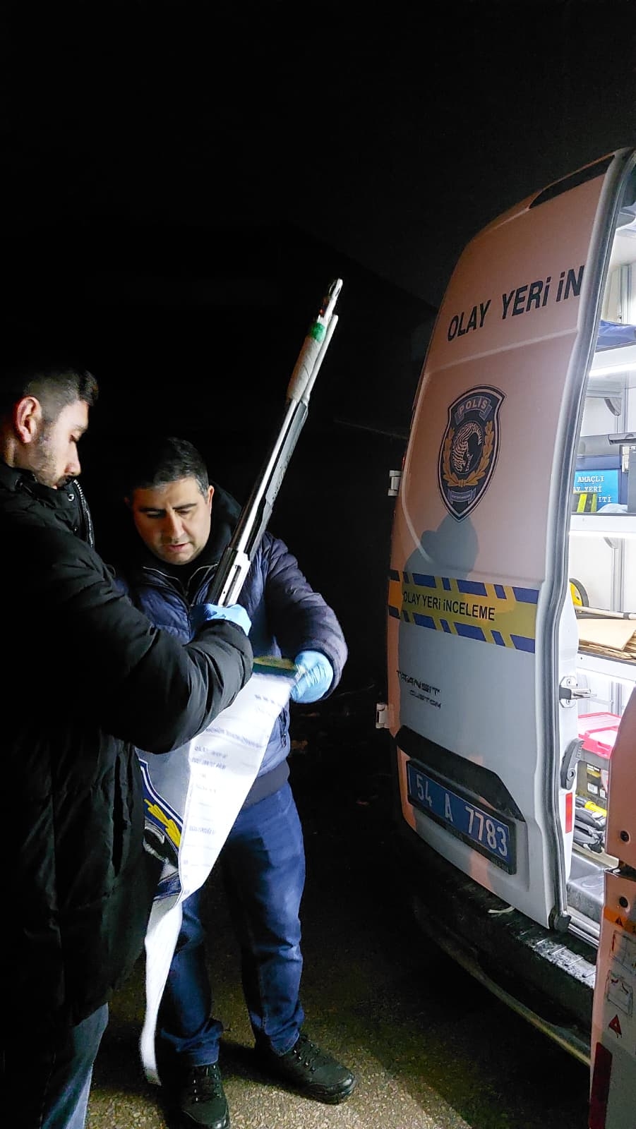 Binaya silahlı saldırı; Kurşun yağmuruna tuttu