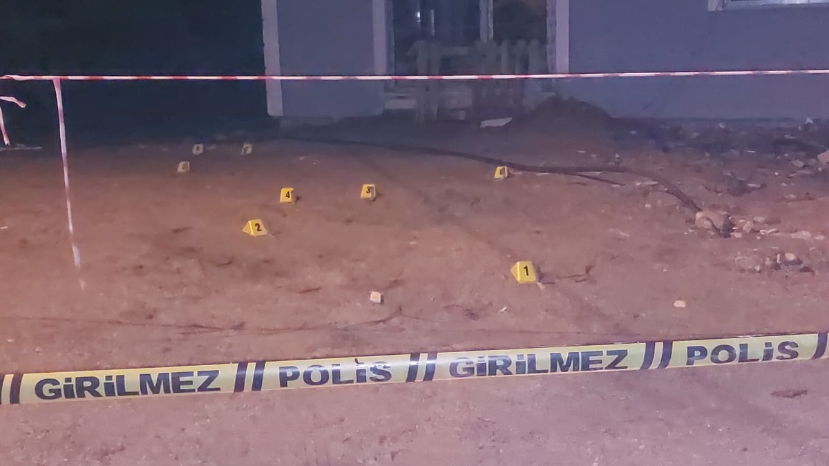 Binaya silahlı saldırı; Kurşun yağmuruna tuttu
