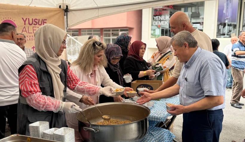 Binlerce kişi aşureyi tattı, hem diller hem de gönüller lezzet buldu