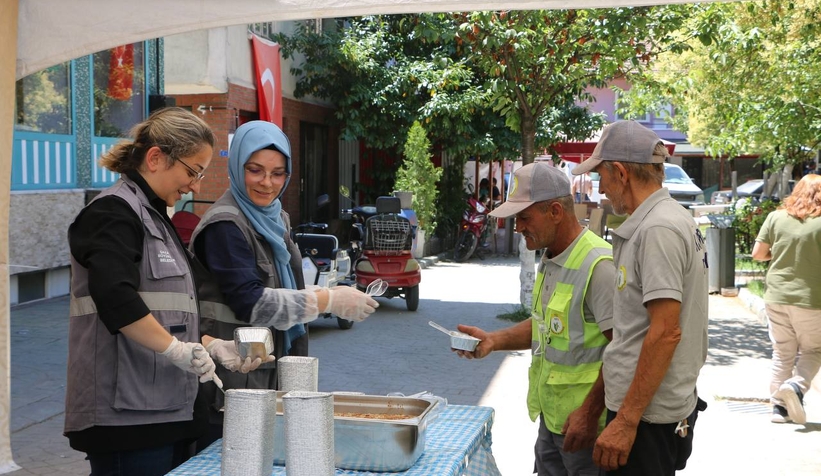 Binlerce kişi aşureyi tattı, hem diller hem de gönüller lezzet buldu