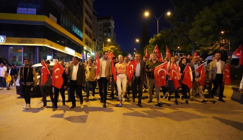 Binlerce kişi şehitler için Sessiz yürüyüş yaptı