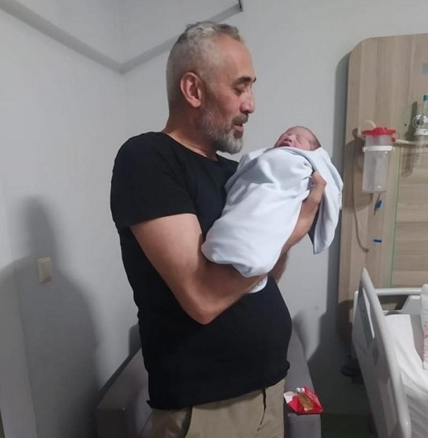 Bir hafta önce çocuğu olmuştu kazada ölen babaya acı veda