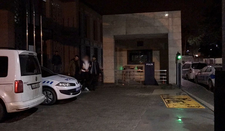 Bir kişiyi başından vurdu, Akyazıda saklanırken yakalandı