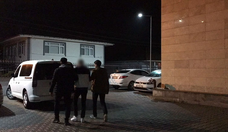 Bir kişiyi başından vurdu, Akyazıda saklanırken yakalandı