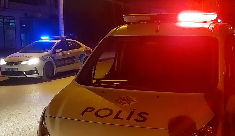 bir-surucu-yaralandi-diger-aractan-iki-kisi-kayiplara-karistilzdweudpew