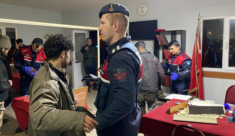 Bir tır dolusu Afganı Akyazı'ya bıraktılar