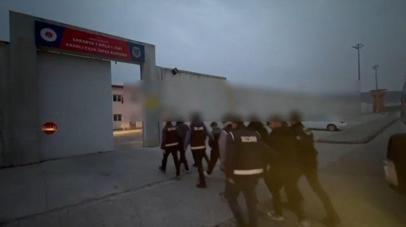 birbirlerini-tehdit-edip-hesaplasmaya-gidiyorlardi-polis-operasyon-yaptiyxvjumvqek