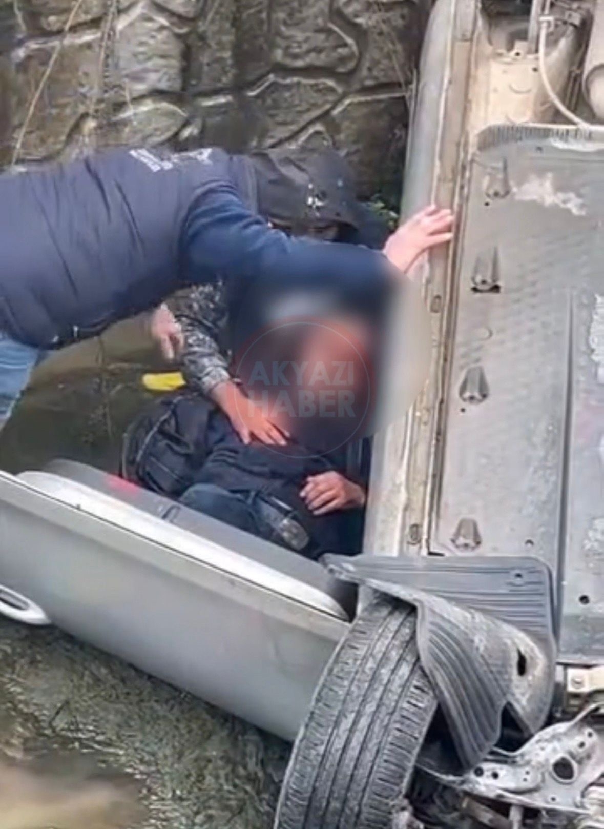 Biri ölmeden önlem alınsın; Fark etmeyen dereye uçuyor