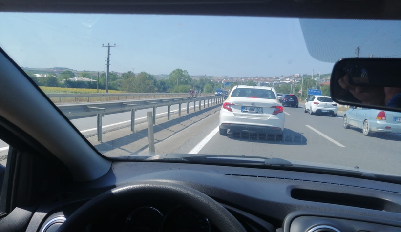 bisiklet-yarisi-trafigi-kilitledib3bssjhvzg