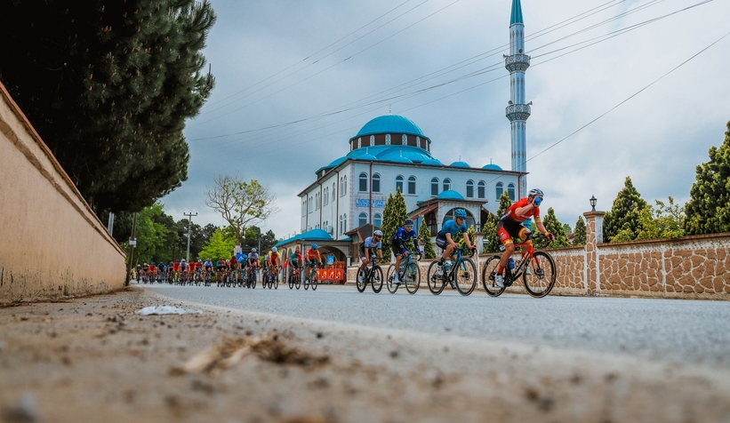 bisiklet-yarislari-buyuk-bir-heyecana-sahne-olduajfuc3vfy1