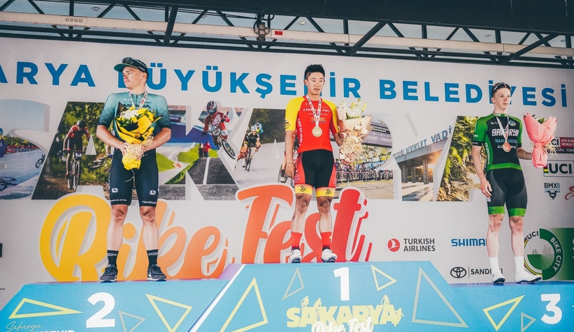 bisiklet-yarislari-buyuk-bir-heyecana-sahne-olduajfuc3vfy1