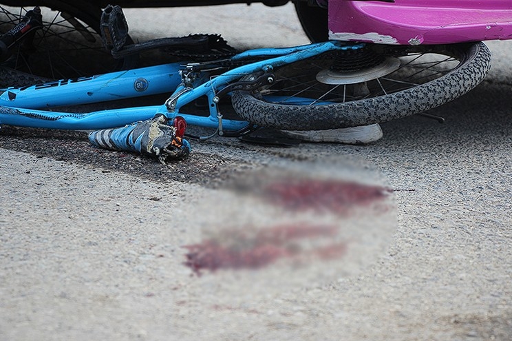 Bisikletli çocuk halk otobüsünün altında kaldı