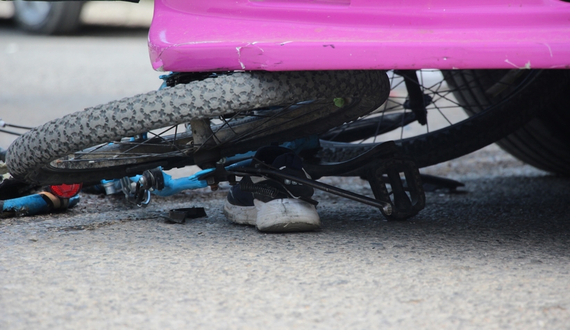 Bisikletli çocuk halk otobüsünün altında kaldı