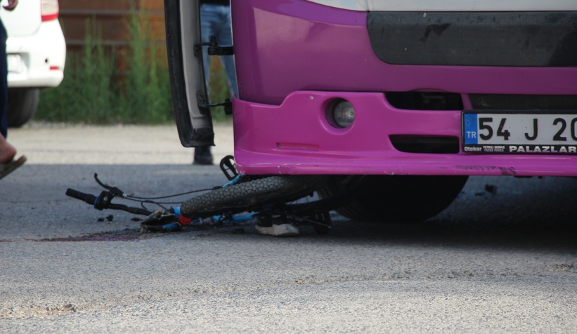 Bisikletli çocuk halk otobüsünün altında kaldı