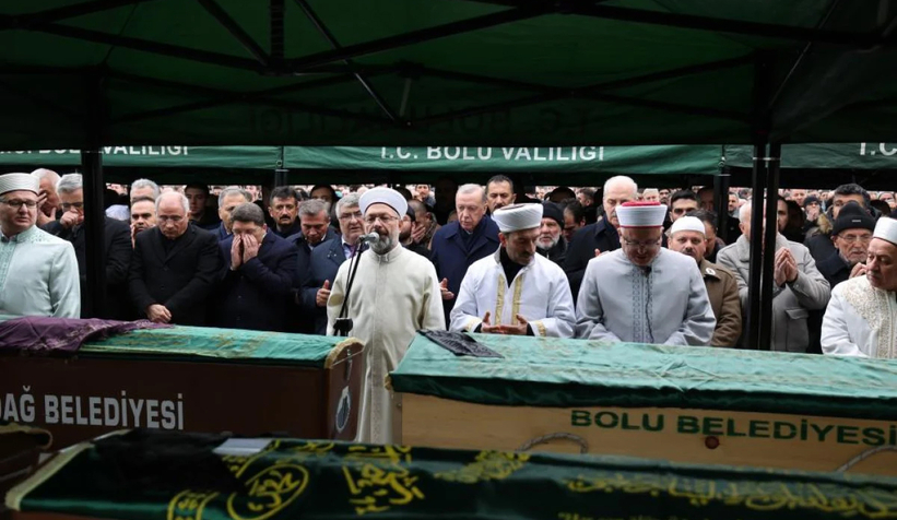 bolu-da-cenaze-torenine-katilan-cumhurbaskani-erdogan-gozyaslarina-boguldurgpewhg4ef