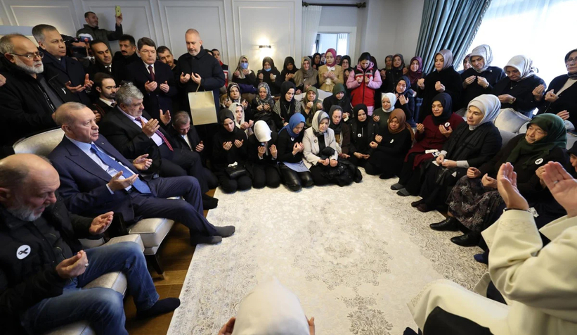 bolu-da-cenaze-torenine-katilan-cumhurbaskani-erdogan-gozyaslarina-boguldurgpewhg4ef
