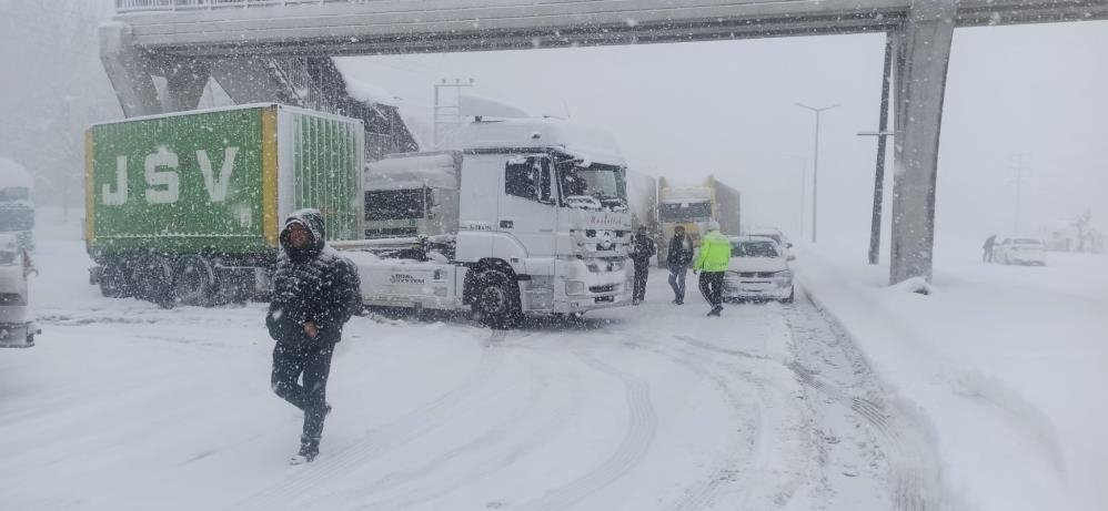 Bolu Dağına ağır tonajlı araçların geçişine izin verilmiyor
