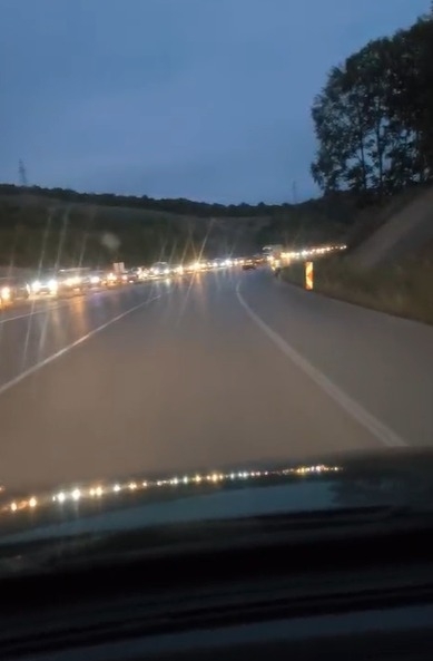 bolu-daki-trafikten-kacanlar-akyazi-da-trafigi-kilitlediahrbnnzlqj