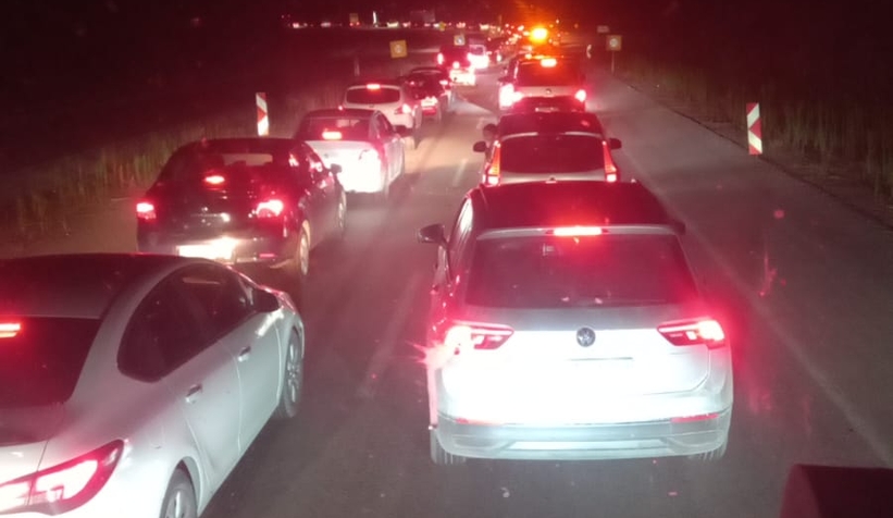 bolu-daki-trafikten-kacanlar-akyazi-da-yogunluk-olusturduzzy4v1bhq2