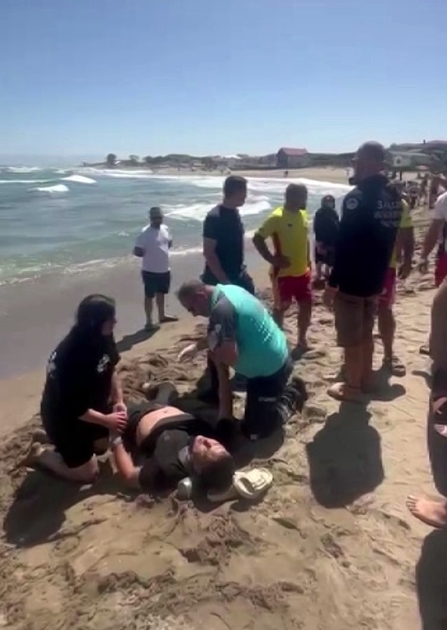 Bot alabora oldu; 3 kişi son anda kurtarıldı