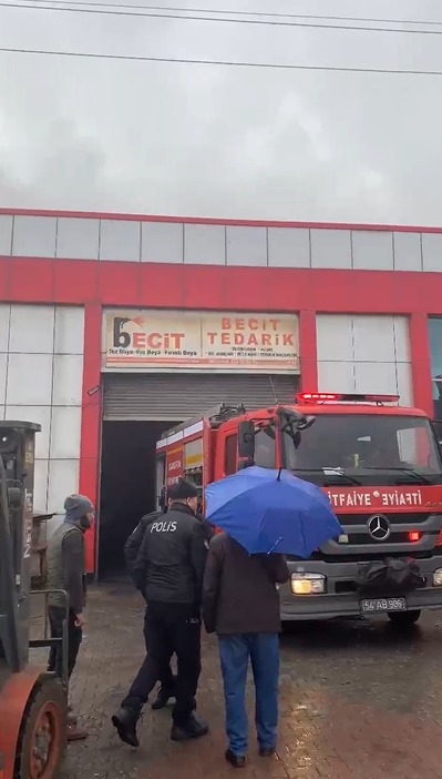Boya fabrikasında yangın