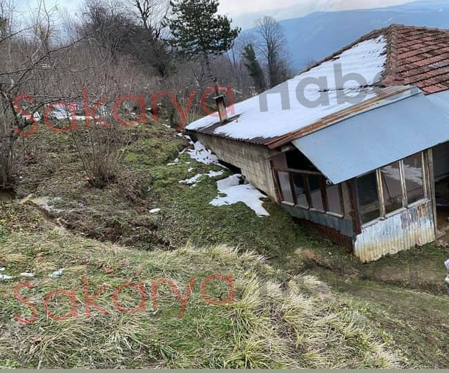 Boztepe'de heyelan ev boşaltıldı