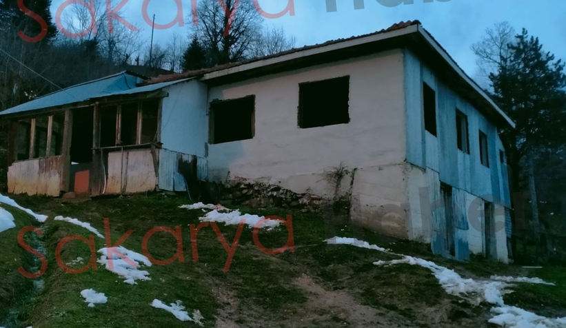 Boztepe'de heyelan ev boşaltıldı