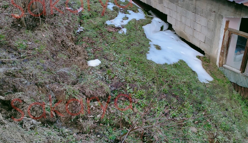 Boztepe'de heyelan ev boşaltıldı