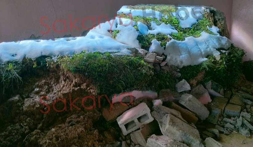 Boztepe'de heyelan ev boşaltıldı