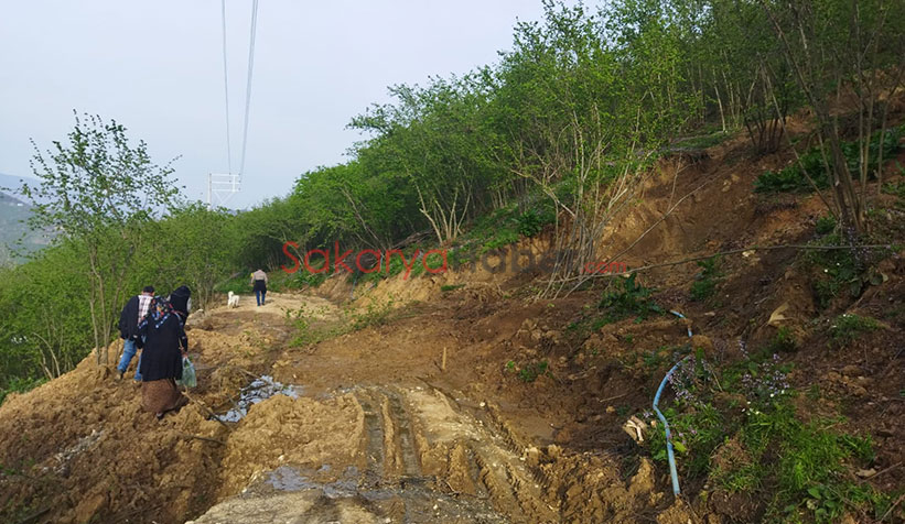 Boztepe'de peş peşe heyelanlar