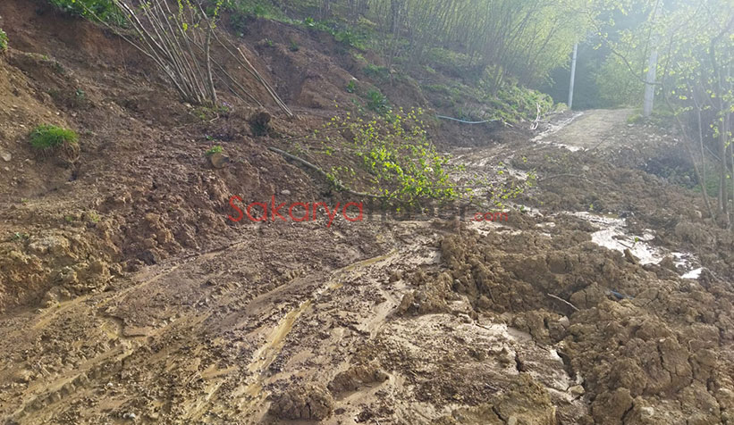 Boztepe'de peş peşe heyelanlar