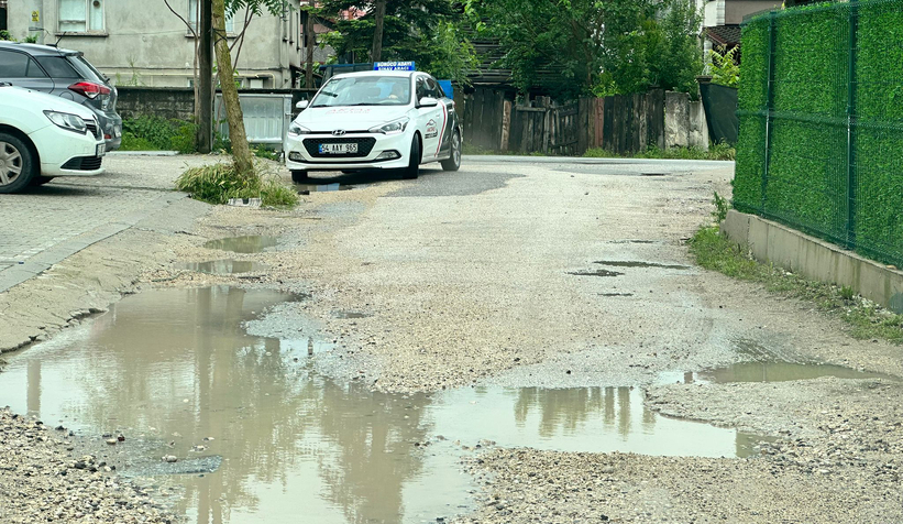 bozuk-yol-tepkisine-baskandan-kulak-asmiyoruz-yanitiq0vzd3vzk1